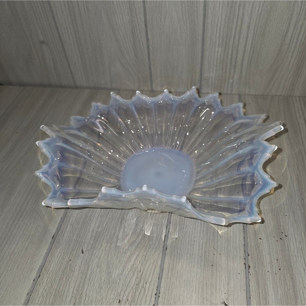 Vtg Fostoria Heirloom Opalescent White Stretched Glass Bowl Candy Dish Art Glass